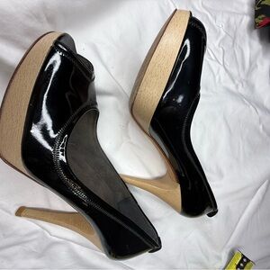 Stewart W. Patent leather peep toe platform pump